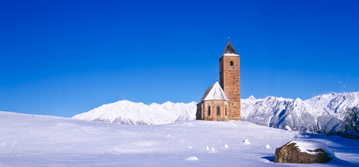 Chiesetta di Avelengo sotto la neve